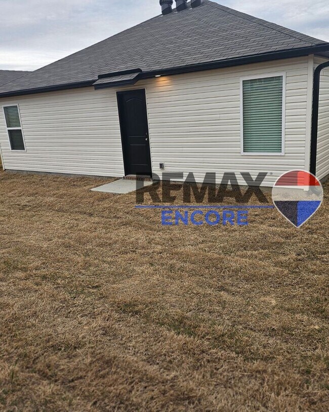 Building Photo - Sorry No Smoking/Vaping and Pets Permitted with Restrictions