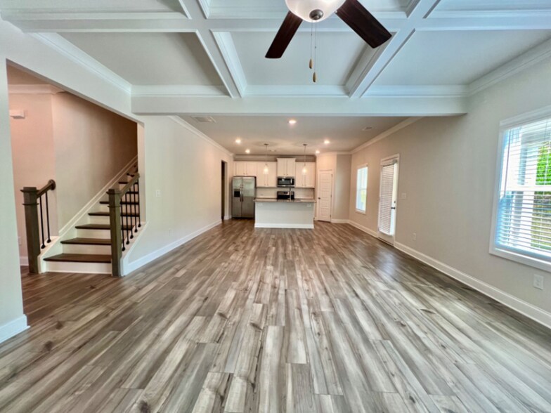 Building Photo - 1612 Dover Creek Ln