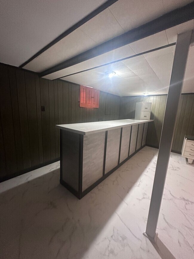 Building Photo - 3 bed, 2 full bath House in 40218 - $2,000/month