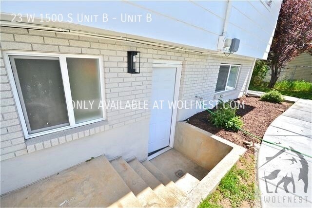 Building Photo - No Security Deposit Option! Incredible 3 B...