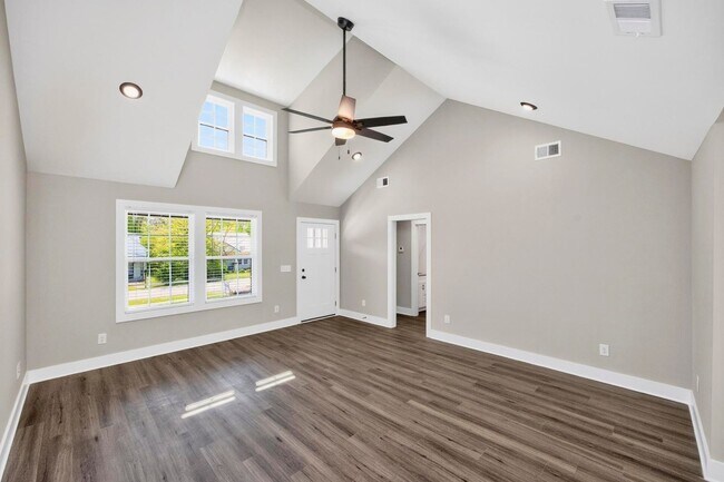 Building Photo - 206 Ross Ave