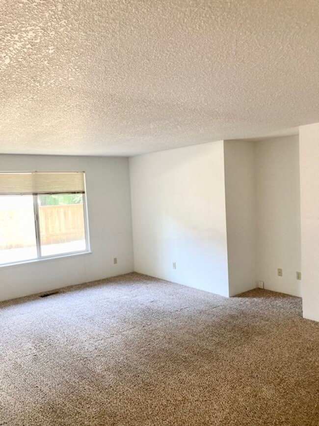 Building Photo - Charming 3 Bedroom, 2 Bathroom Gresham Home