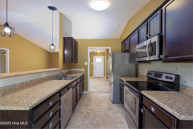 Building Photo - 209 Oak Grove Cir