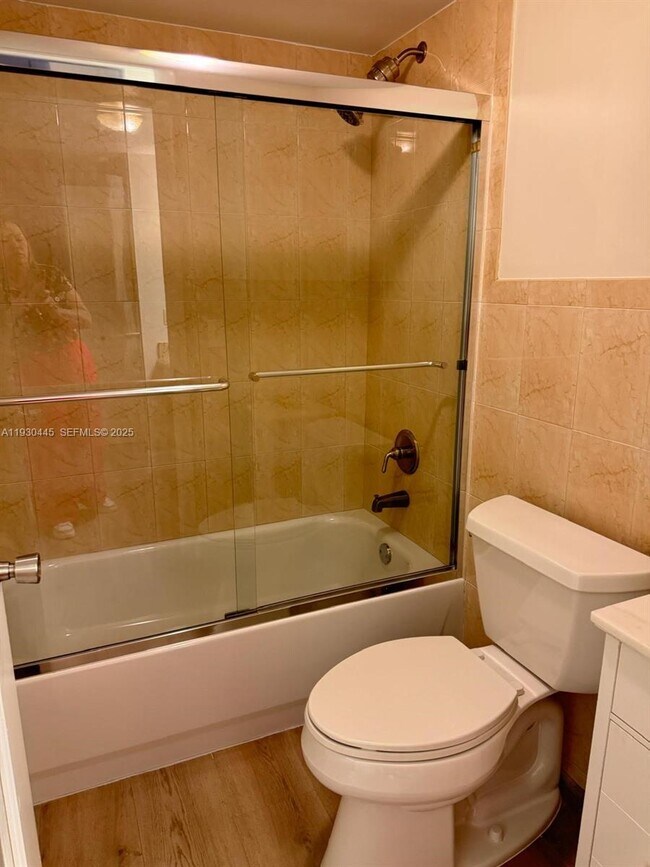 Building Photo - 671 NE 195th St