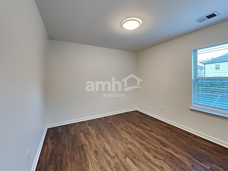 Building Photo - 977 Grenier Terrace NE