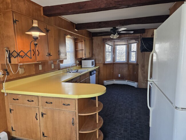 Building Photo - 54 Maple St