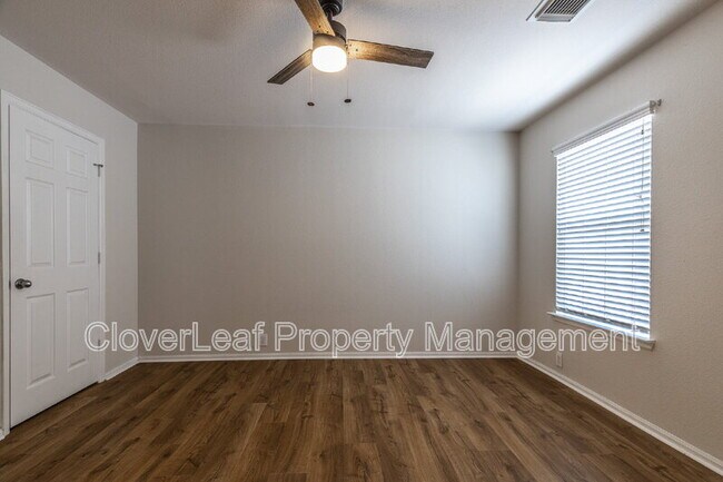 Building Photo - 802 Amber Knoll