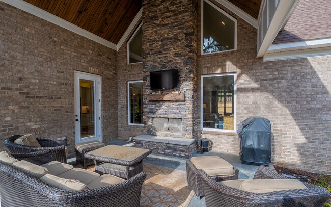 Building Photo - 621 Country Creek Ln