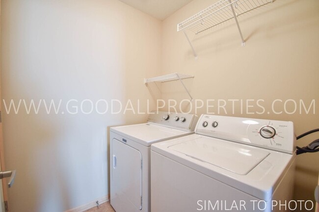 Building Photo - 2 Bedroom, 2.5 Bath Townhouse in Ankeny