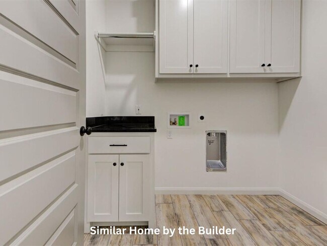 Building Photo - Stunning New Home in Mustang w/ 3-Car Garage