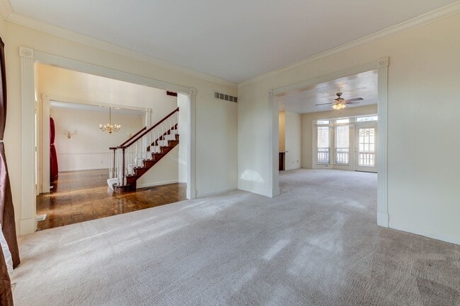 Building Photo - Spacious Parkway South Home with Walk-Out Basement & Large Backyard