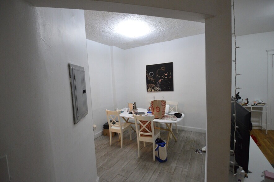 Building Photo - 56 Egmont St