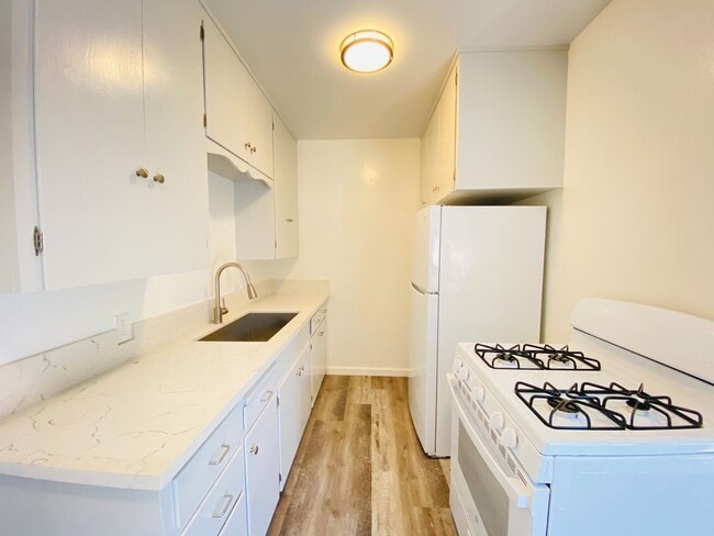 Building Photo - Great one bedroom one bath condo