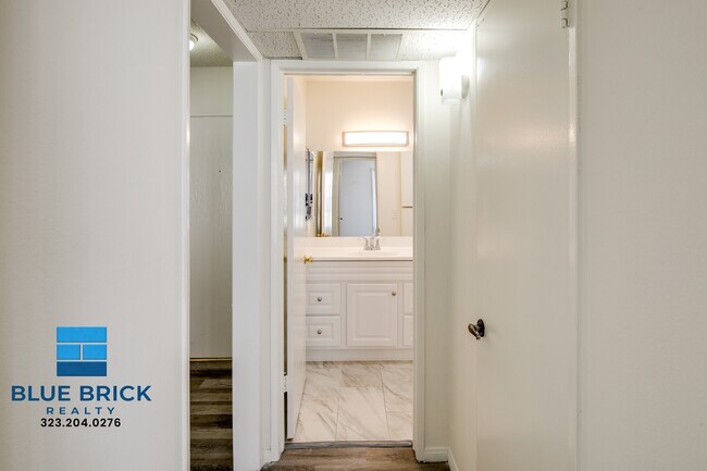 Building Photo - 451 S Harvard Blvd