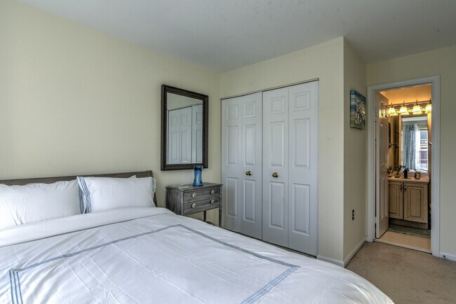 Bedroom Closet - 6506 Serenade Plz