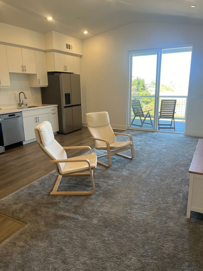 Building Photo - Spacious 3 Bedroom 2 Full Bath Condo with Stunning Views and Energy Savings