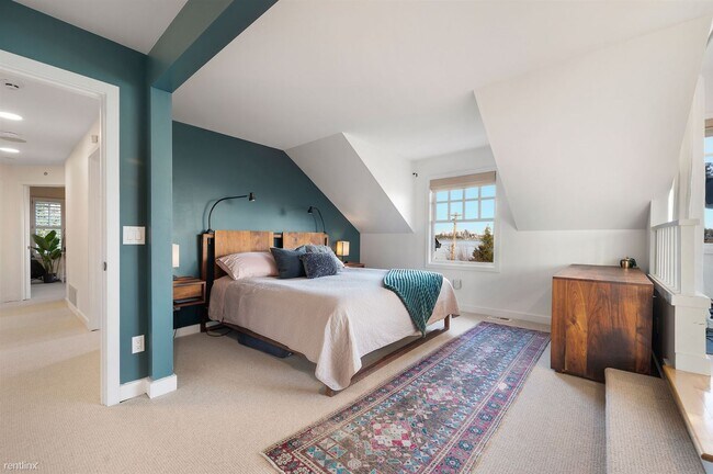 Building Photo - 5 br, 3.5 bath House - 903 Lakeside Avenue...