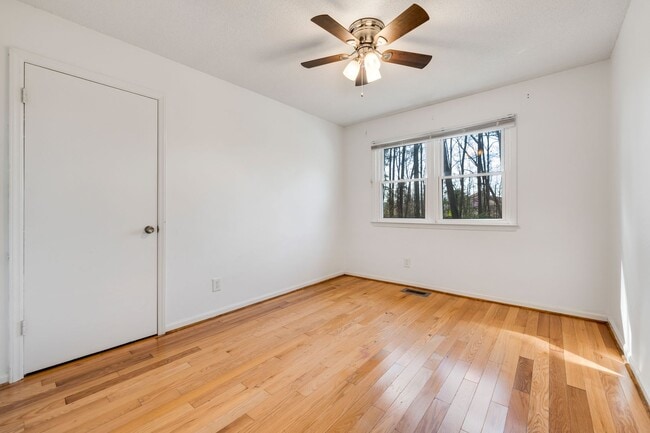 Building Photo - Just right 3 bedroom, 2 bath ranch with hardwoods and fenced yard!