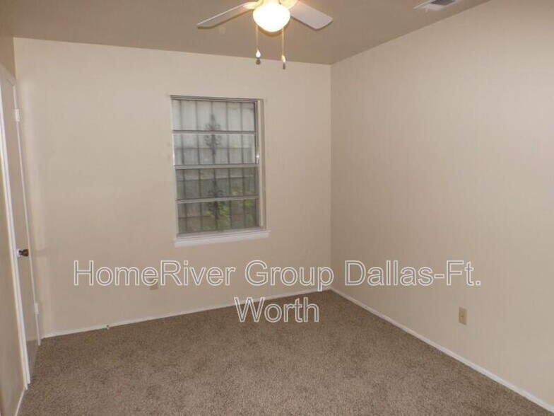 Building Photo - 5720 Bluffman Dr