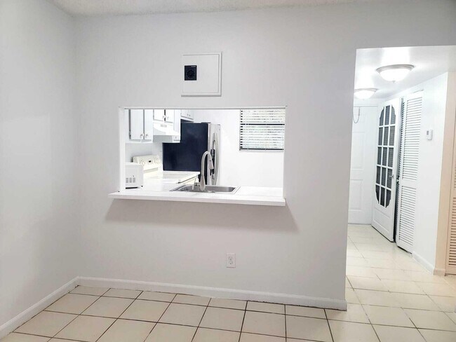 Building Photo - 15702 E Waterside Cir
