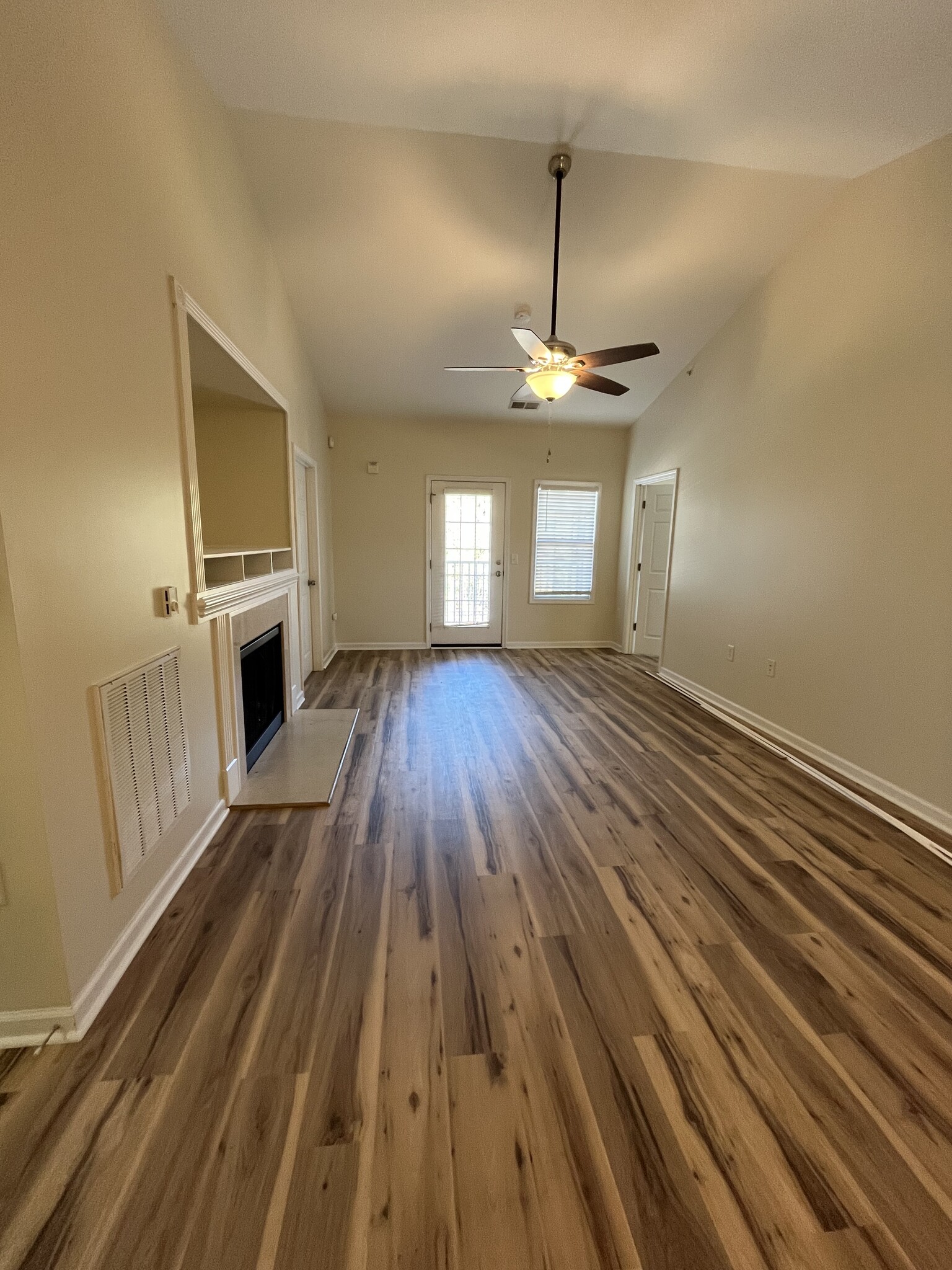 Building Photo - 616 Marshtree Ln