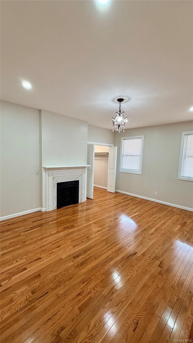 Building Photo - 153 Chester St