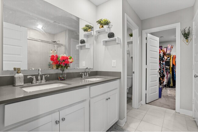 Building Photo - 7419 Hillway Dr