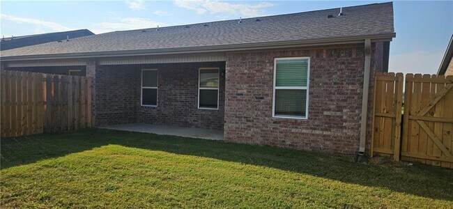 Building Photo - 602 NW 68th Ave