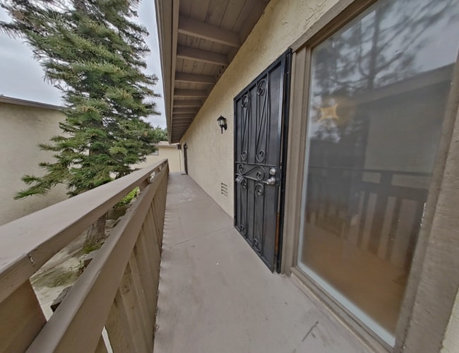 Building Photo - Spacious 1 Bedroom Condo in the Gated Park Bristol Community