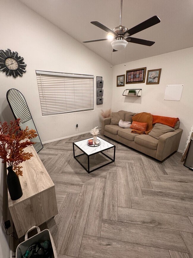 Building Photo - 732 Gold Beach Dr