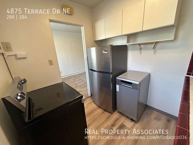 Building Photo - 4875 Terrace Dr NE