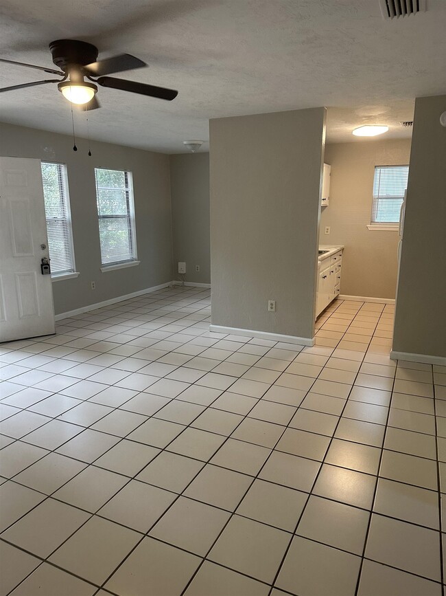 Building Photo - 1830 Sylvan Ct