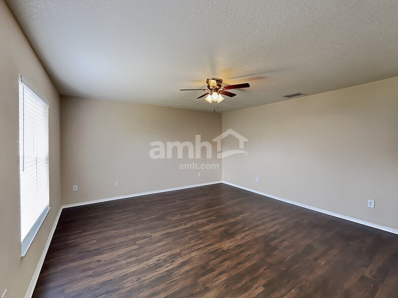 Building Photo - 30812 Temple Stand Ave