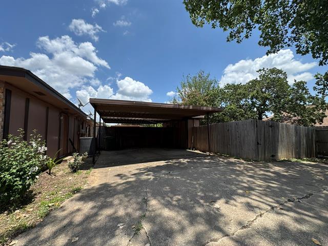 Building Photo - 7004 Lincoln Dr