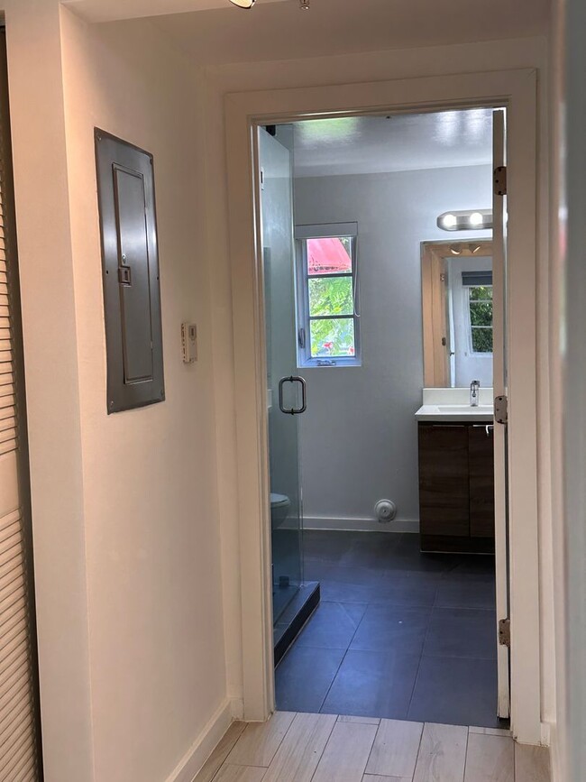 Building Photo - BRAND NEW 1BD APT IN THE HEART OF ART DECO