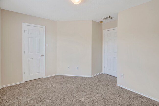 Building Photo - 6213 Stoney Creek Dr