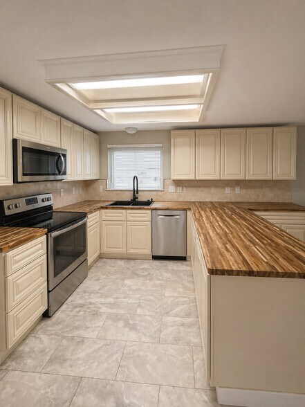 Building Photo - 11609 River Run Cir