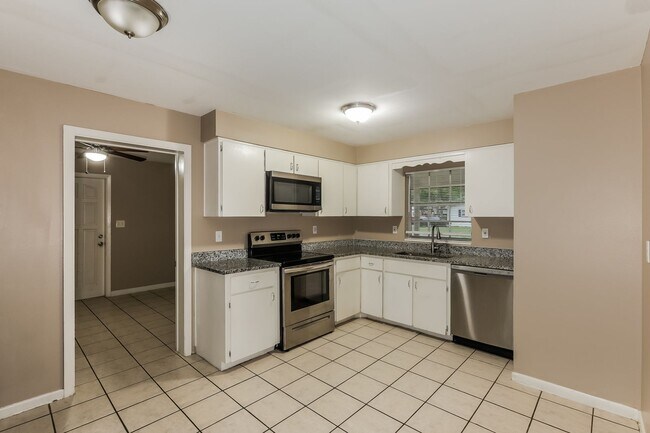 Building Photo - 4 BR/2.5BA | Newly Renovated Single Family Home | 1-Car Covered Parking | Fenced backyard!