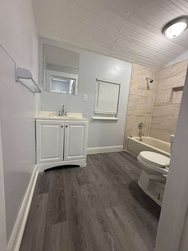 Building Photo - Fully Renovated 2/1-Single Family,  Available for Immediate Rent!