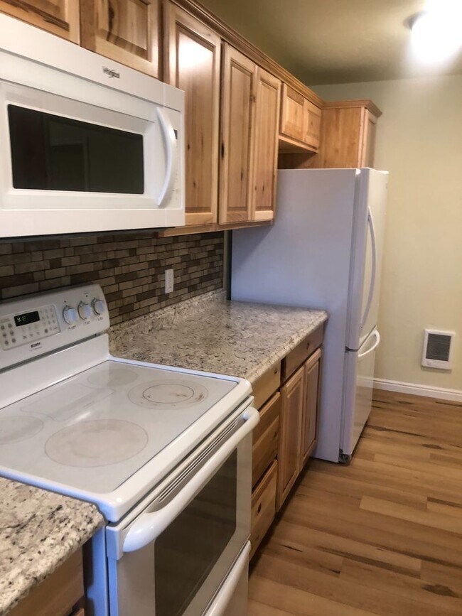 Building Photo - 2 BR Walkout Basement Apartment in Victor, ID