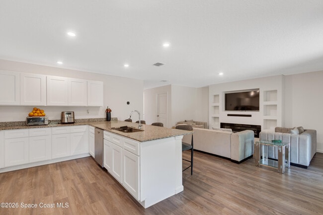 Building Photo - 301 Haines Rd SW