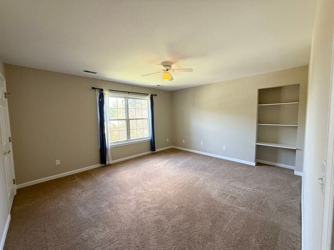 Building Photo - 1721 Honeysuckle Ln