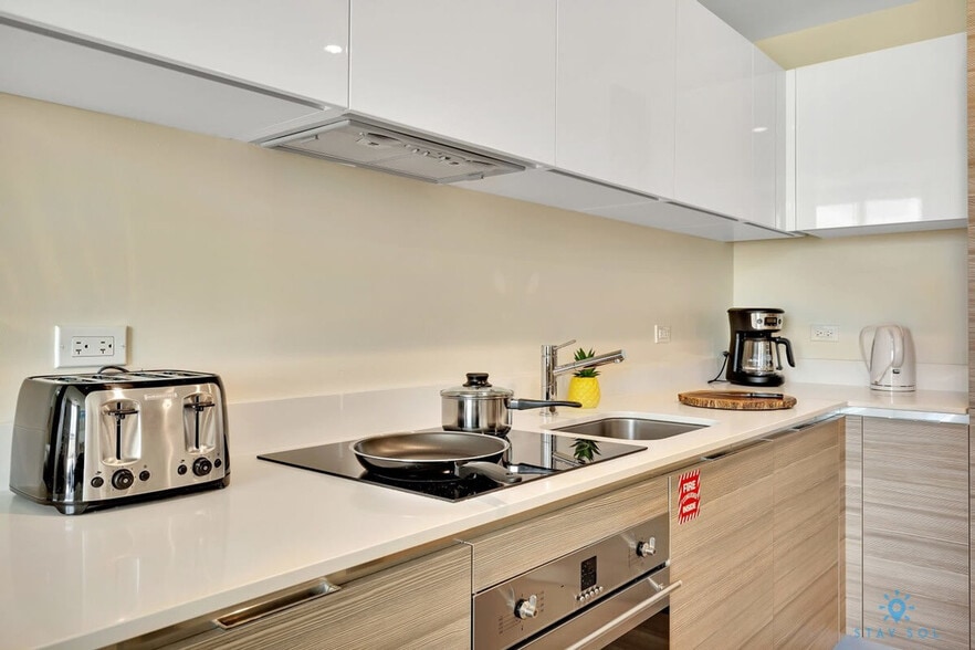 Building Photo - 348 Indiana St