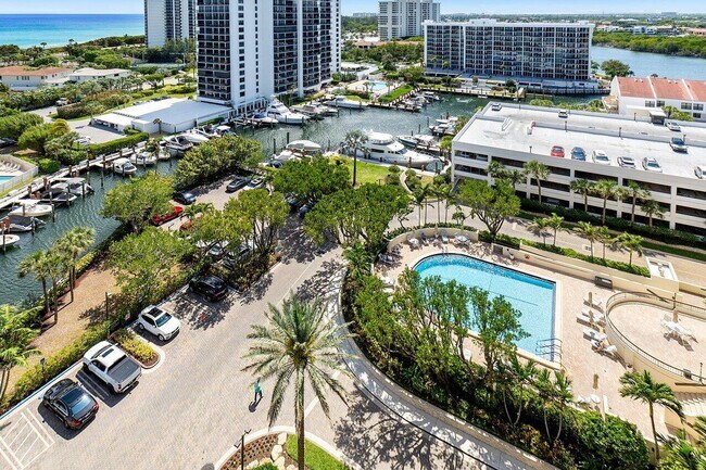 Building Photo - 4740 S Ocean Blvd