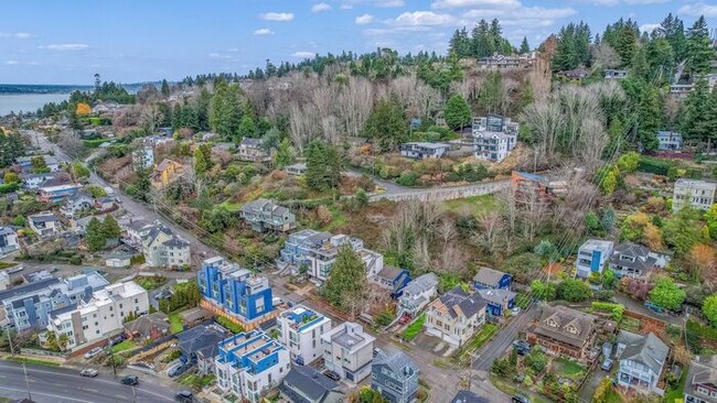 Building Photo - Quintessential West Seattle Townhome with ...