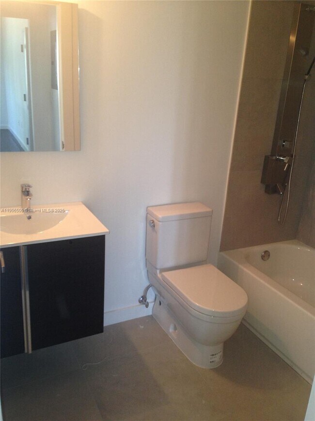 Building Photo - 551 Michigan Ave