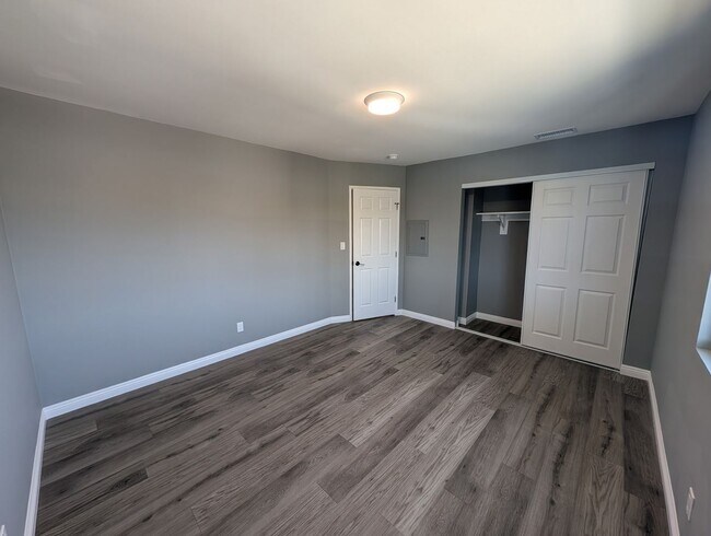 Building Photo - 1129 Cherry Ave