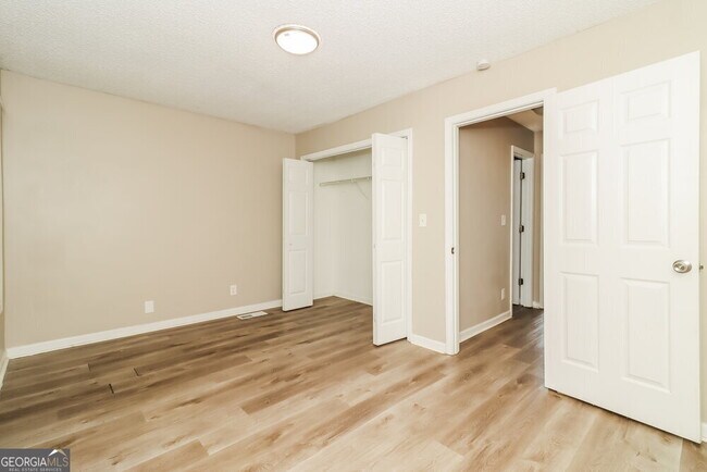 Building Photo - 428 WI Pkwy