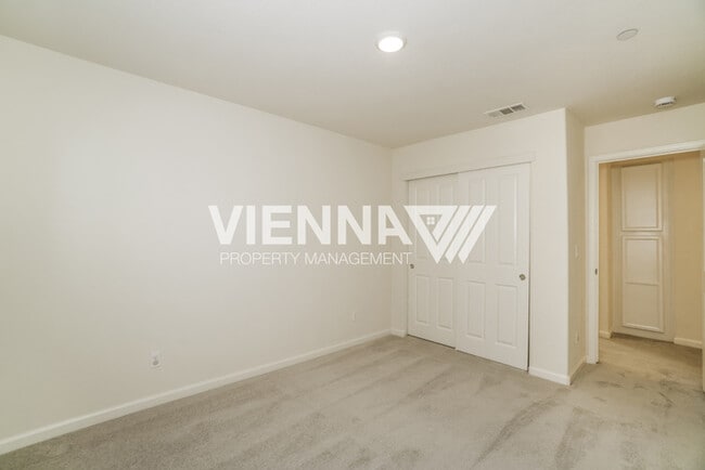 Building Photo - 3024 Welton Cir