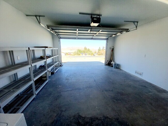 Building Photo - Fantastic Rental Opportunity in South Josh...